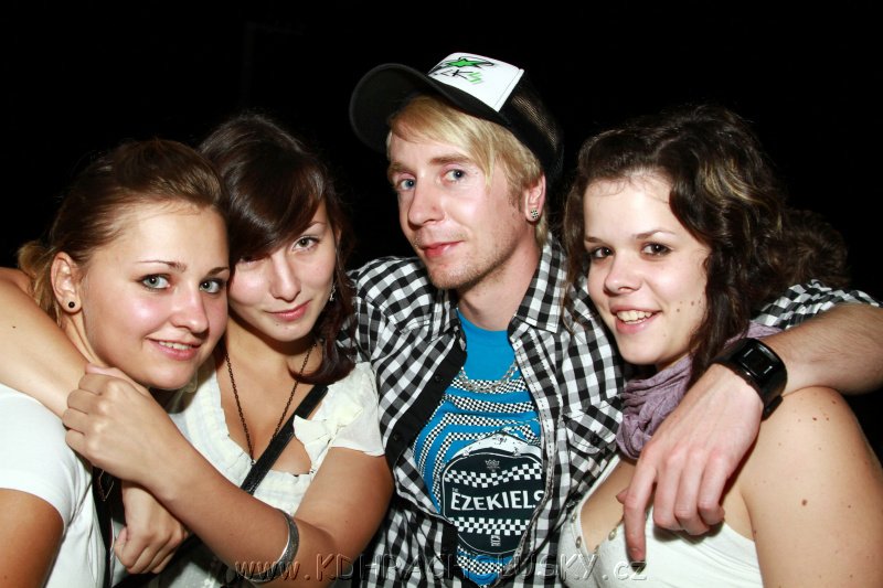 DJane_Elite_2K10_Skumi_138.JPG